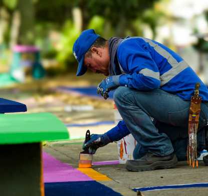 Our Blue Soldiers continue to BEAUTIFY 🎨 the linear park on Ferrocarril Avenue.