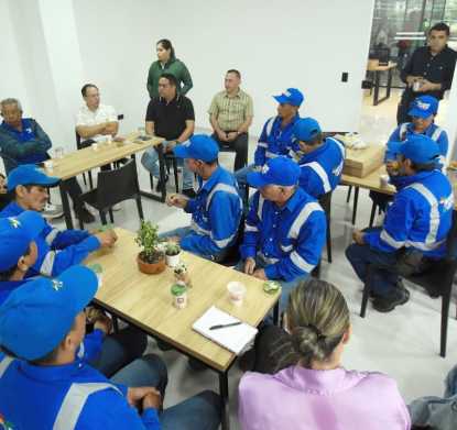 🤓 Manager Milton Restrepo hosted a thank-you breakfast for our Blue Soldiers, recognizing their commitment 🫱🏼‍🫲🏾, dedication, and excellent work during the Glocal Circular Economy Summit.
