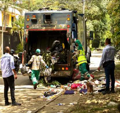 🚛♻️ We are working 24/7 to normalize waste collection services in the city, following the 36-hour blockade on the access road to the La Miel landfill.