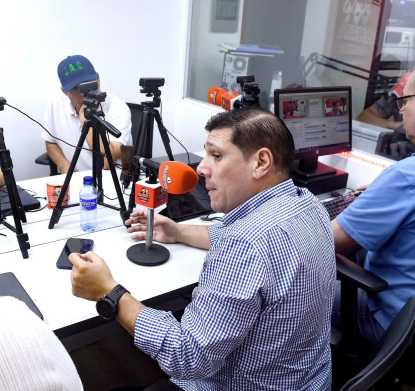 🎙️ El gerente Milton Restrepo visitó La Voz Mayor del Tolima, para realizar la entrega de kits a los ediles de la comuna 9️⃣,