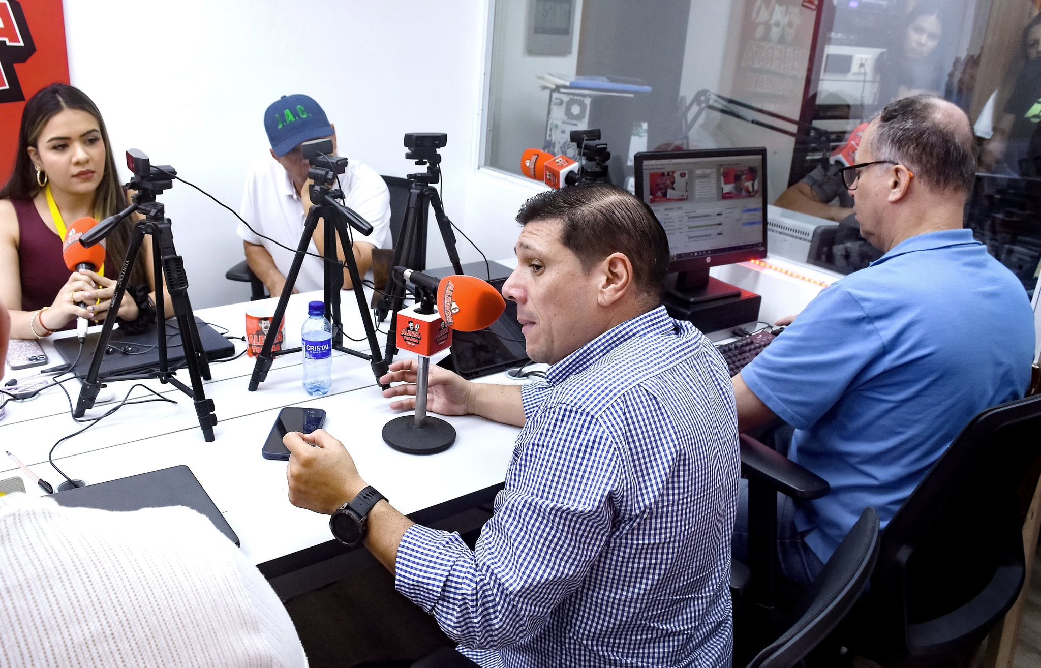 🎙️ El gerente Milton Restrepo visitó La Voz Mayor del Tolima, para realizar la entrega de kits a los ediles de la comuna 9️⃣,