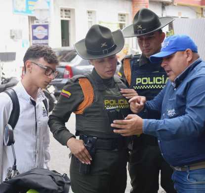 Ciudadano grabado arrojando escombros cerca del río Combeima recibió orden de comparendo